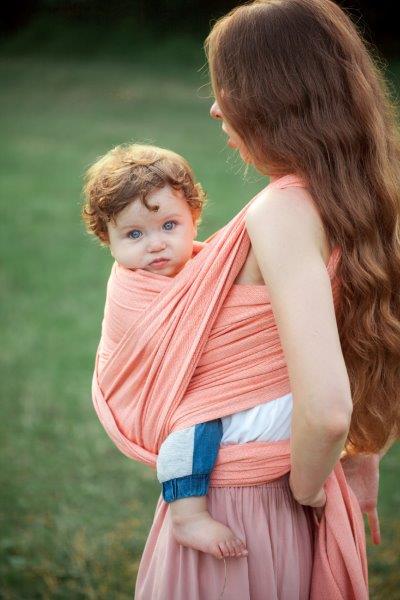 Babywearing Benefits: Exploring the Advantages of Baby Carriers for Crawling Babies
